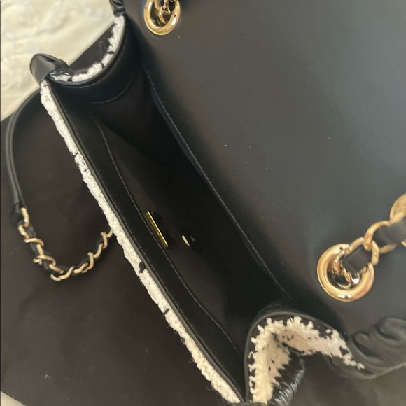 Chanel Tweed Flapbag - Picture 5 of 14